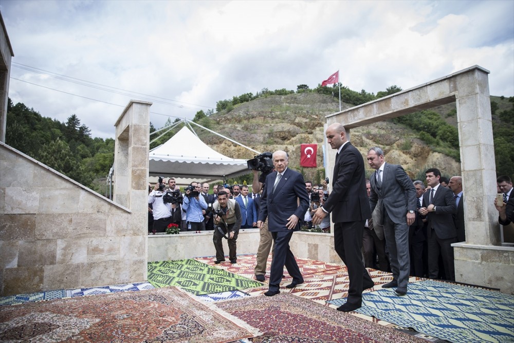 Bahçeli ve MHP'liler topluca dua etti
