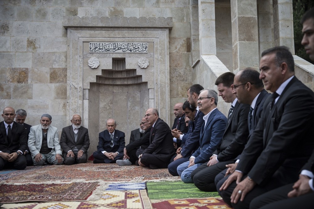 Bahçeli ve MHP'liler topluca dua etti