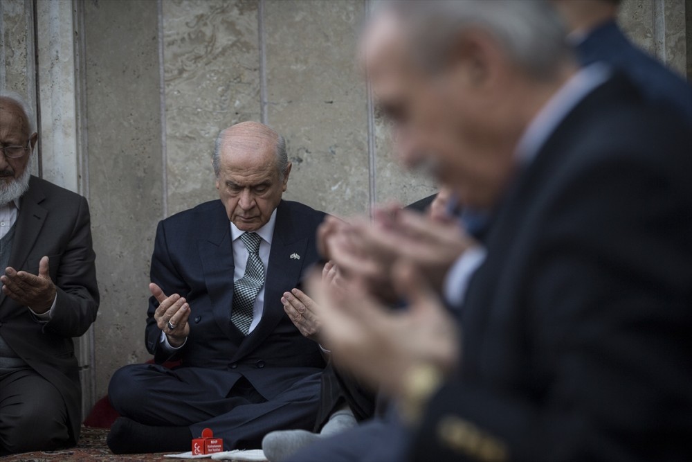 Bahçeli ve MHP'liler topluca dua etti