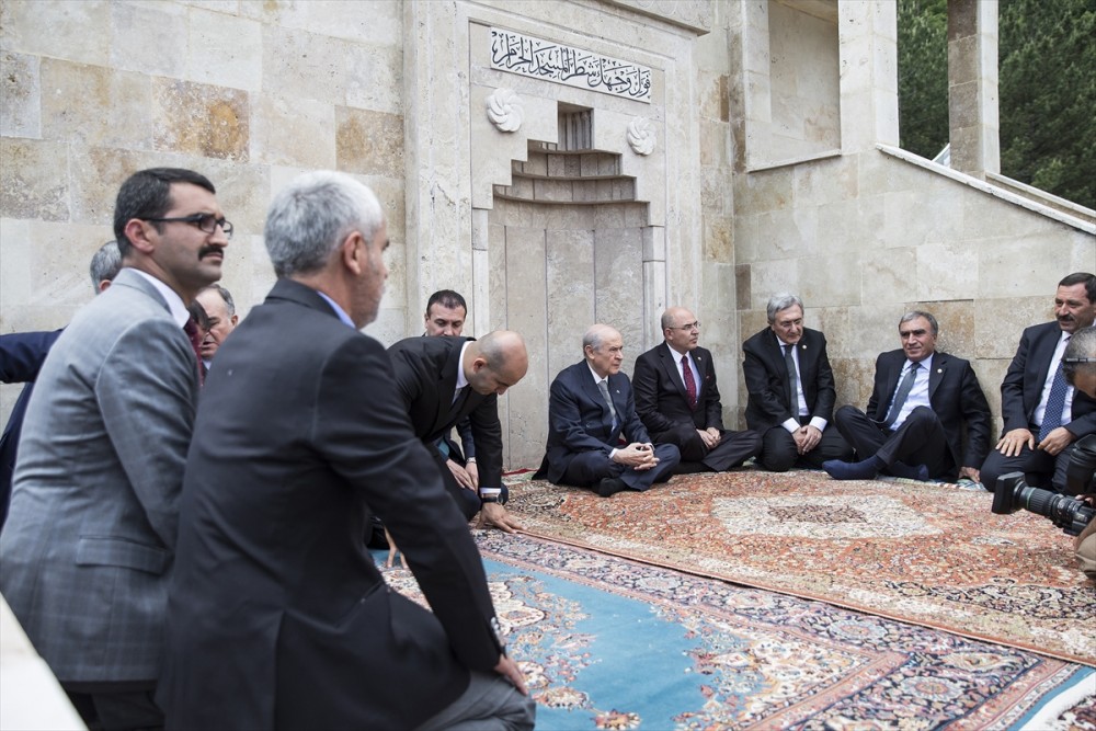 Bahçeli ve MHP'liler topluca dua etti