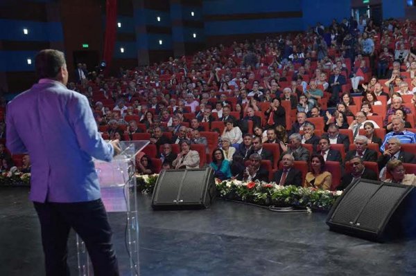 CHP lideri İstanbul'da muhtarlarla buluştu