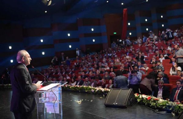 CHP lideri İstanbul'da muhtarlarla buluştu