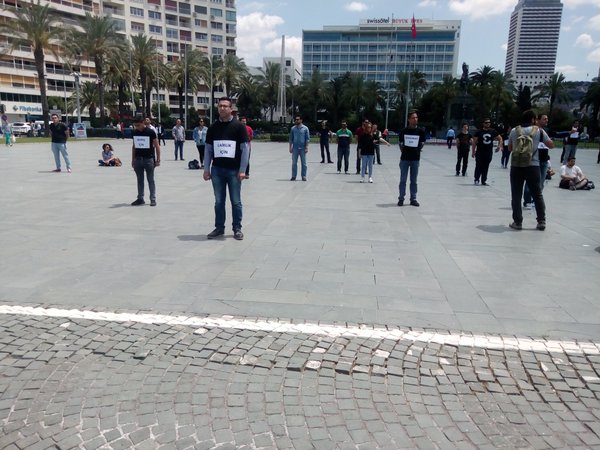 CHP İzmir'den 'Duran Adam' eylemi
