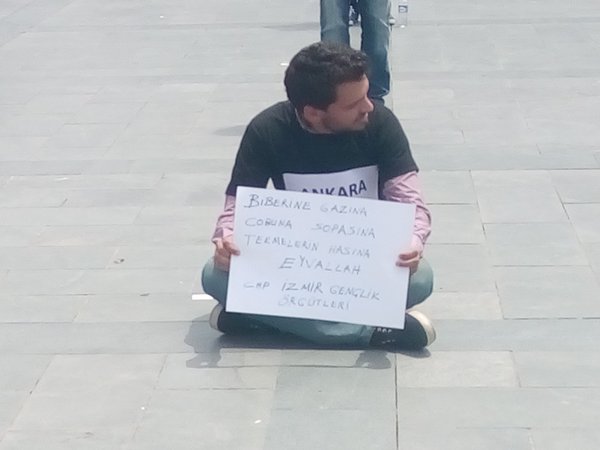 CHP İzmir'den 'Duran Adam' eylemi
