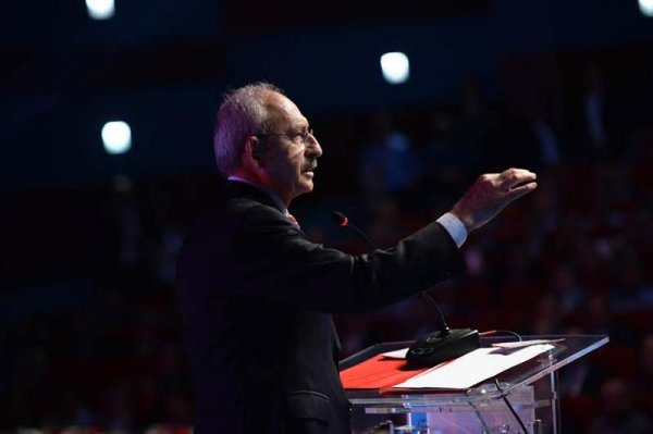 CHP lideri İstanbul'da muhtarlarla buluştu