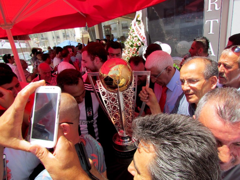 Fikret Orman kupayı İzmir'e getirdi