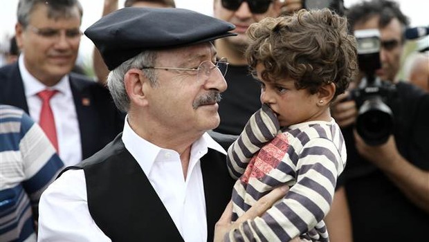 Kılıçdaroğlu kasket taktı, çapa yaptı