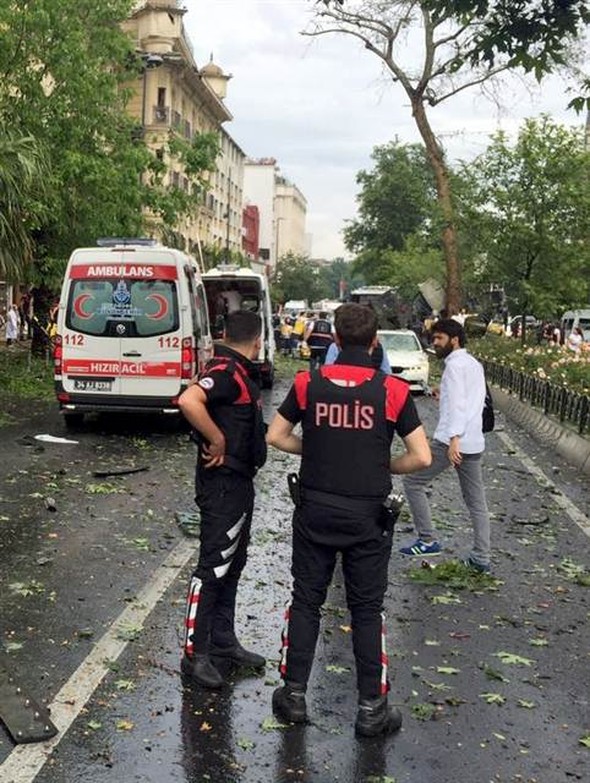 İstanbul'daki kalleş saldırıdan ilk görüntüler!