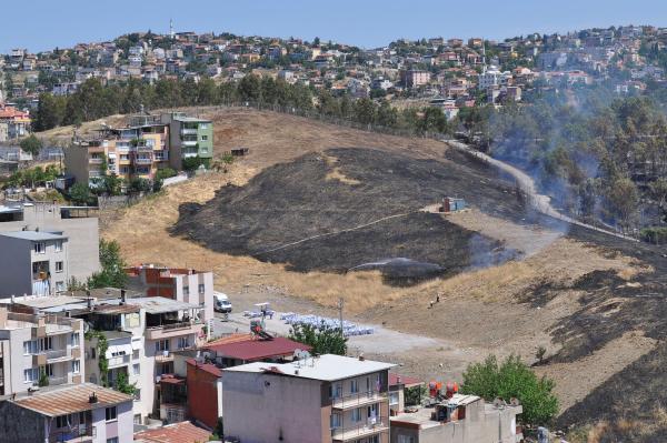 İzmir'de ormanlık alanda korkutan yangın!