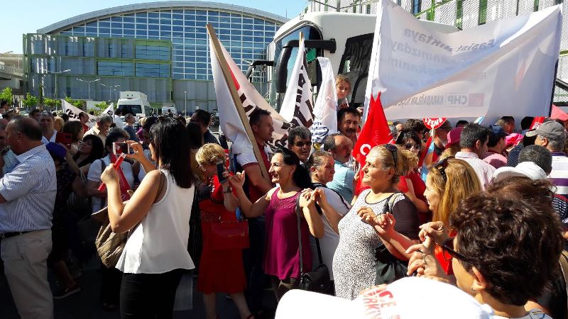 Kılıçdaroğlu'na İzmir'de coşkulu karşılama