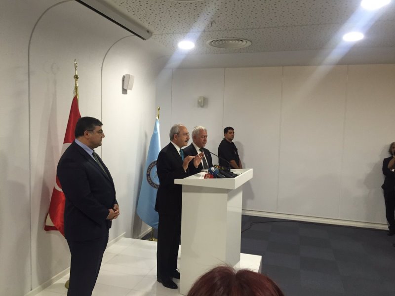 Kılıçdaroğlu'na İzmir'de coşkulu karşılama