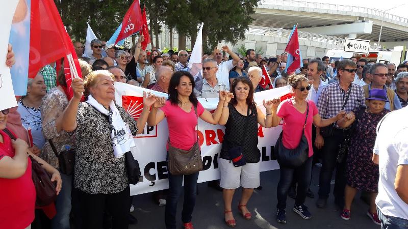 Kılıçdaroğlu'na İzmir'de coşkulu karşılama
