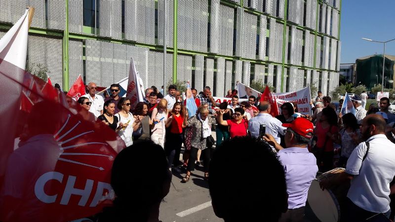 Kılıçdaroğlu'na İzmir'de coşkulu karşılama