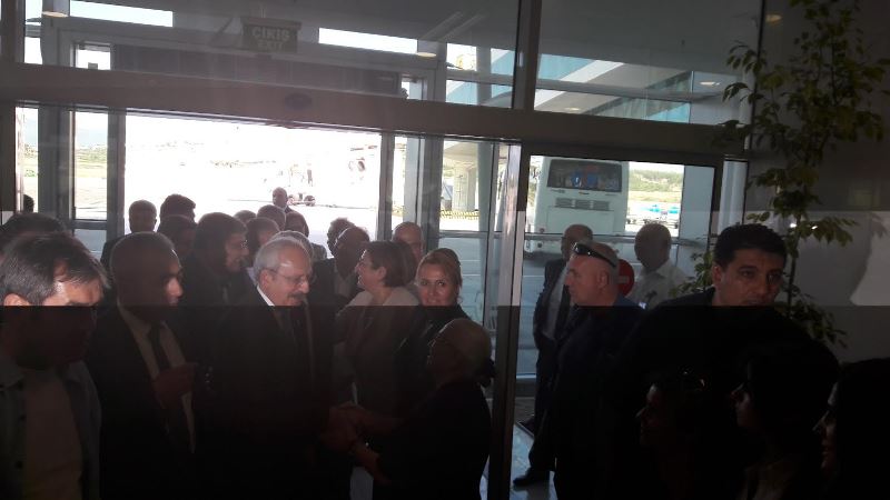 Kılıçdaroğlu'na İzmir'de coşkulu karşılama