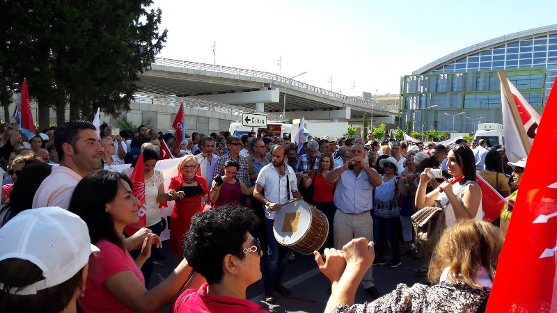 Kılıçdaroğlu'na İzmir'de coşkulu karşılama