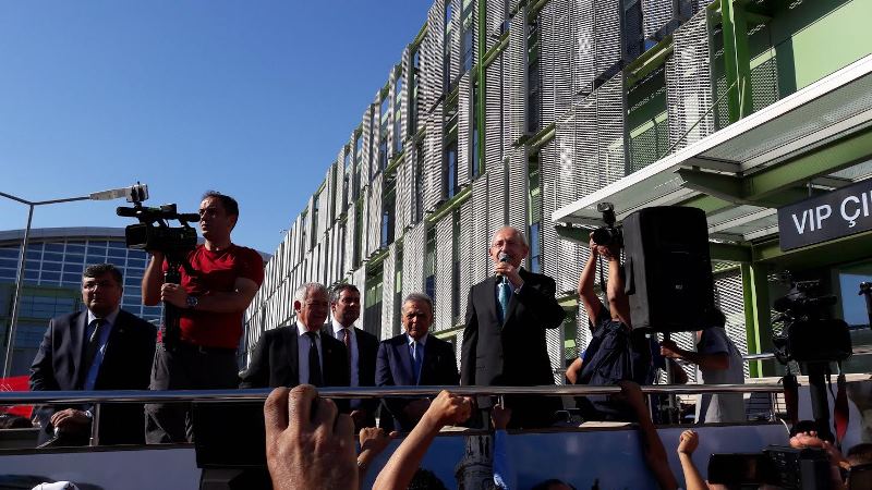 Kılıçdaroğlu'na İzmir'de coşkulu karşılama