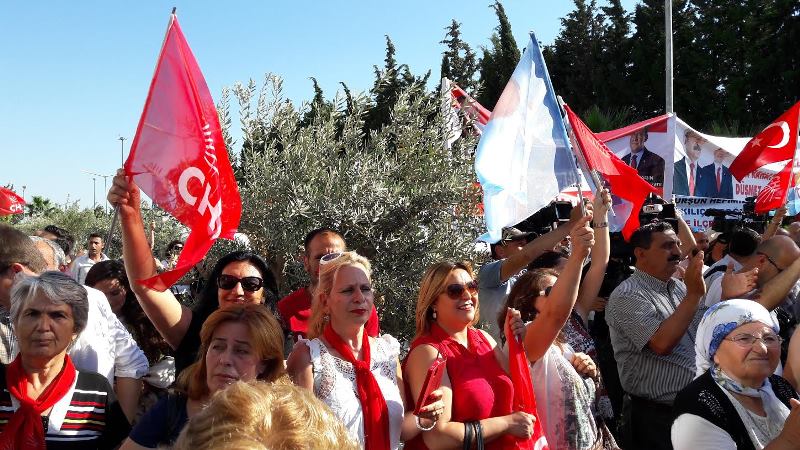 Kılıçdaroğlu'na İzmir'de coşkulu karşılama