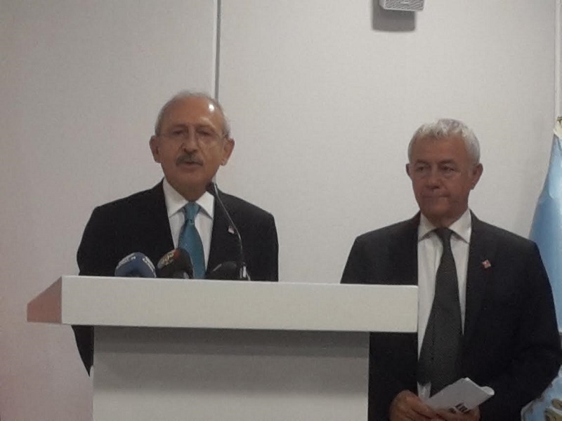 Kılıçdaroğlu'na İzmir'de coşkulu karşılama
