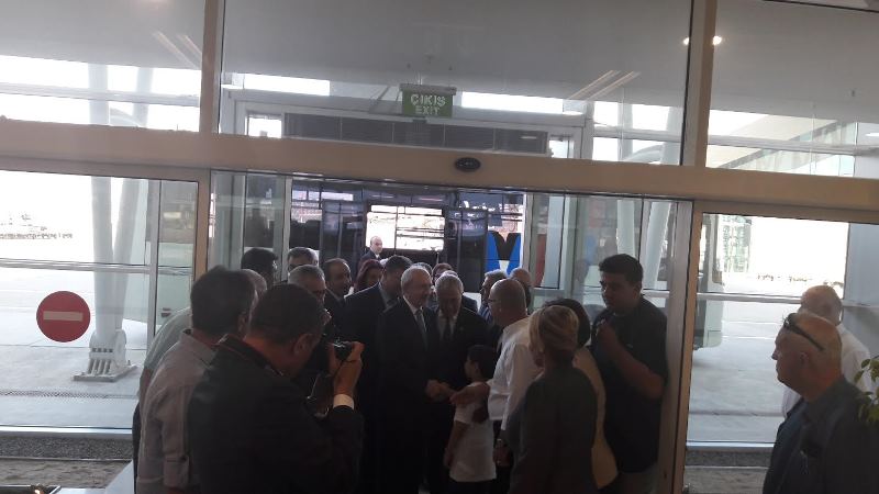 Kılıçdaroğlu'na İzmir'de coşkulu karşılama