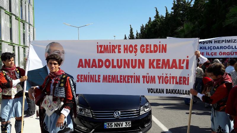 Kılıçdaroğlu'na İzmir'de coşkulu karşılama