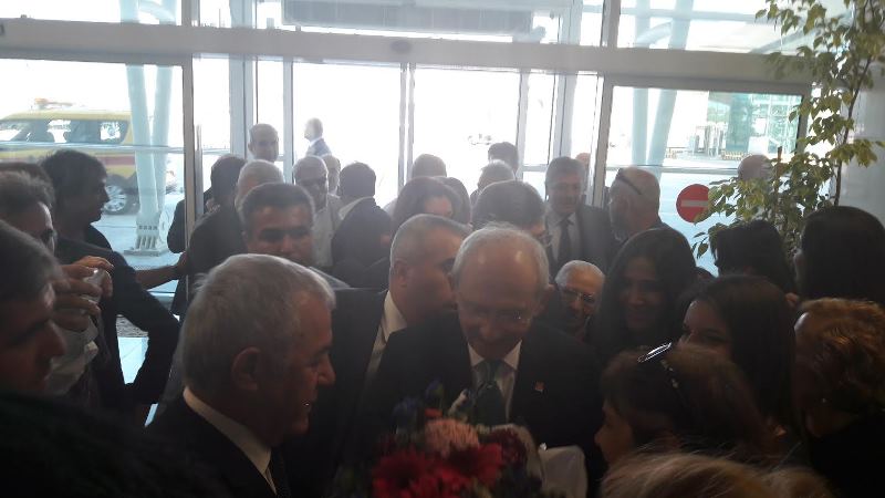 Kılıçdaroğlu'na İzmir'de coşkulu karşılama