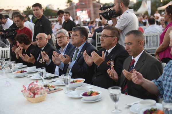 Kılıçdaroğlu şehit aileleriyle iftarda buluştu
