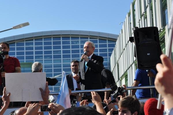 Kılıçdaroğlu'na İzmir'de coşkulu karşılama