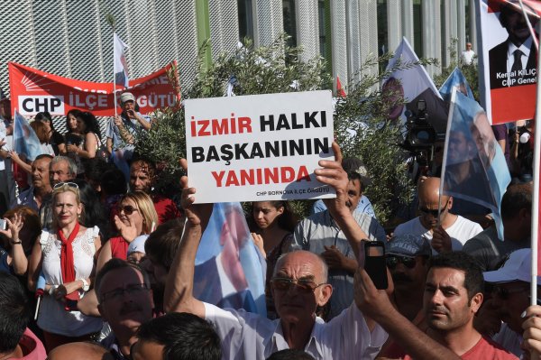 Kılıçdaroğlu'na İzmir'de coşkulu karşılama
