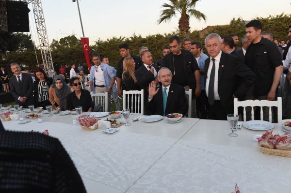 Kılıçdaroğlu şehit aileleriyle iftarda buluştu
