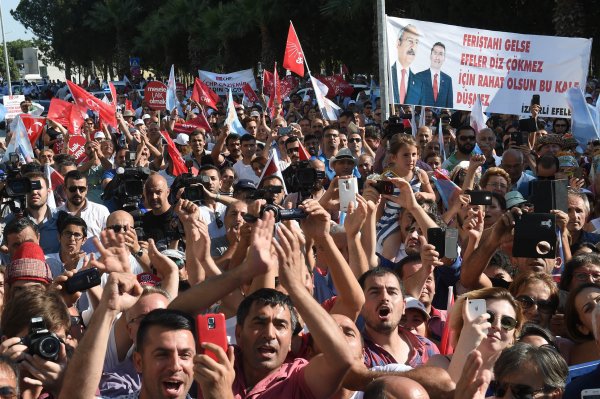 Kılıçdaroğlu'na İzmir'de coşkulu karşılama