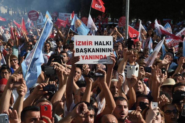 Kılıçdaroğlu'na İzmir'de coşkulu karşılama