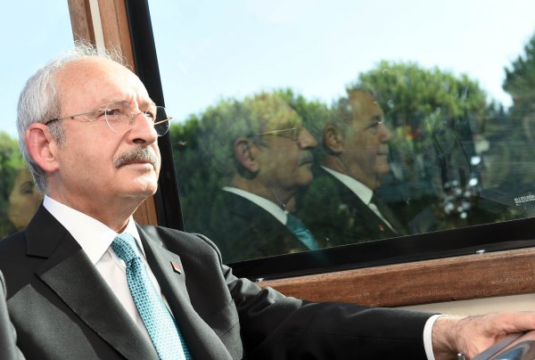 Kılıçdaroğlu'na İzmir'de coşkulu karşılama