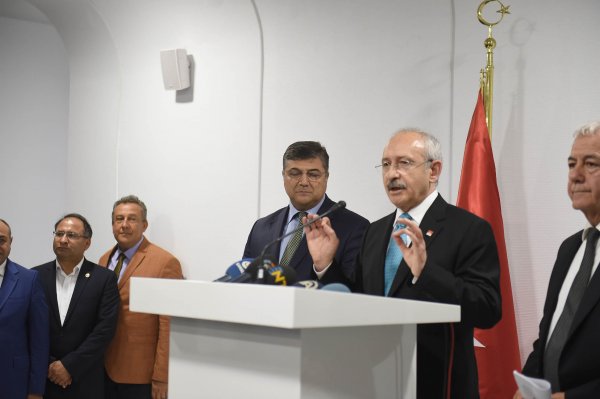 Kılıçdaroğlu'na İzmir'de coşkulu karşılama