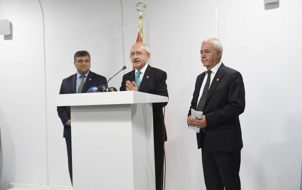 Kılıçdaroğlu'na İzmir'de coşkulu karşılama