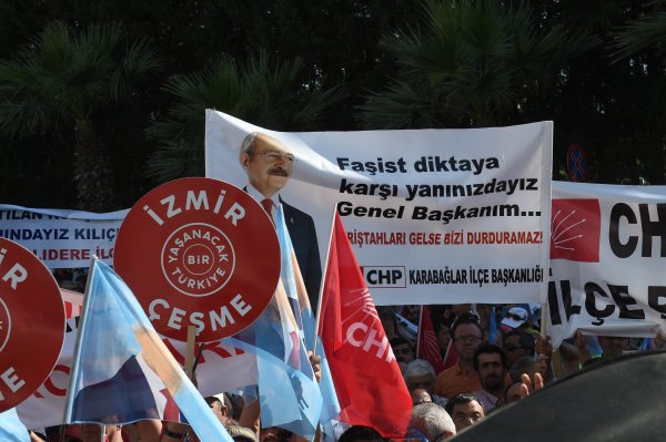 Kılıçdaroğlu'na İzmir'de coşkulu karşılama