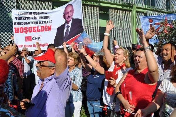 Kılıçdaroğlu'na İzmir'de coşkulu karşılama