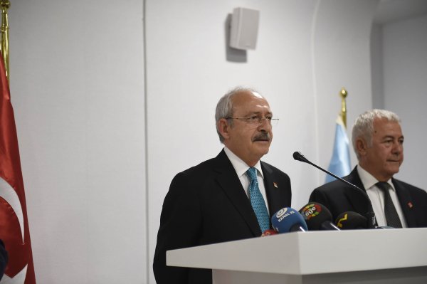 Kılıçdaroğlu'na İzmir'de coşkulu karşılama