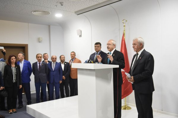 Kılıçdaroğlu'na İzmir'de coşkulu karşılama