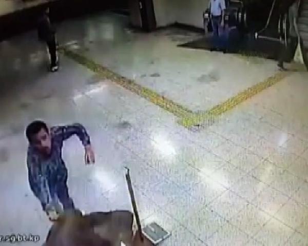 'Müzisyen'e aynı adam yine saldırdı!
