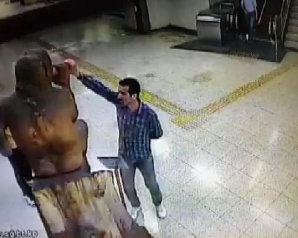 'Müzisyen'e aynı adam yine saldırdı!