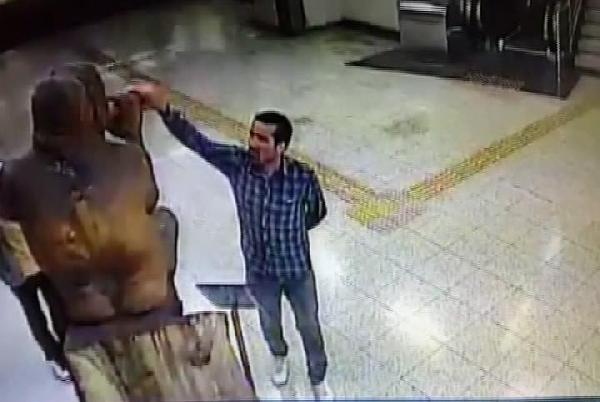 'Müzisyen'e aynı adam yine saldırdı!