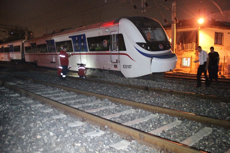 İzmir'de tren kazası ucuz atlatıldı