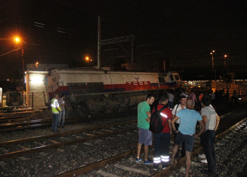İzmir'de tren kazası ucuz atlatıldı