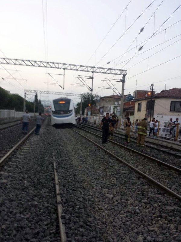 İzmir'de tren kazası ucuz atlatıldı