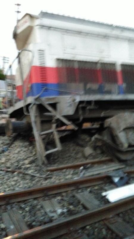 İzmir'de tren kazası ucuz atlatıldı