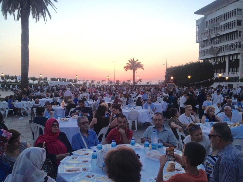Konak Meydanı'nda iftar