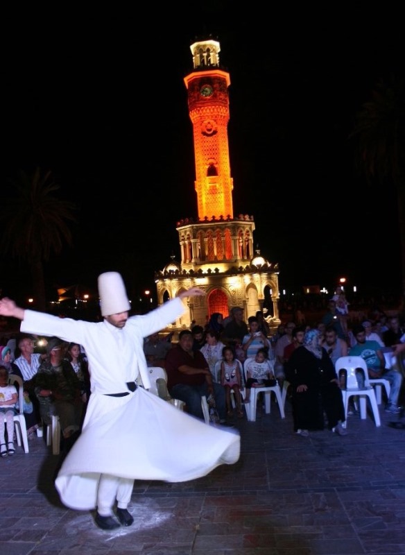 Konak Meydanı'nda iftar