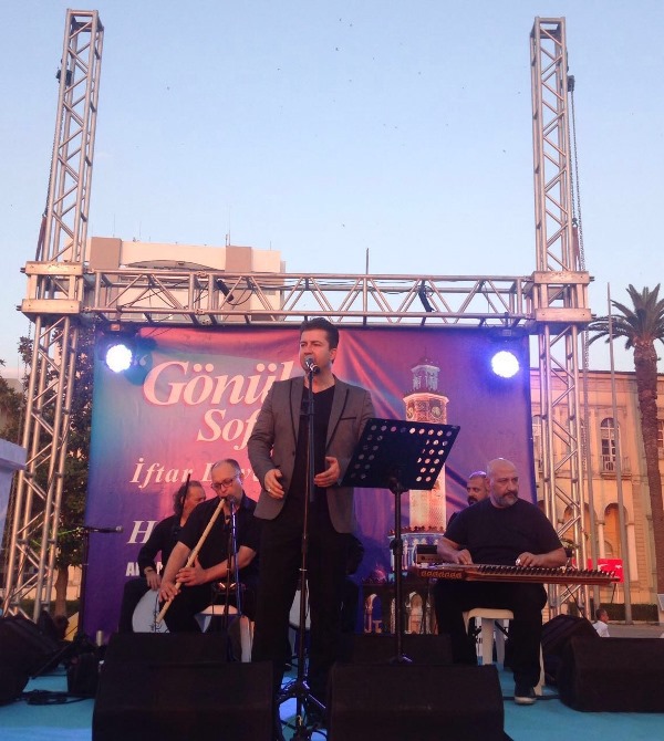 Konak Meydanı'nda iftar