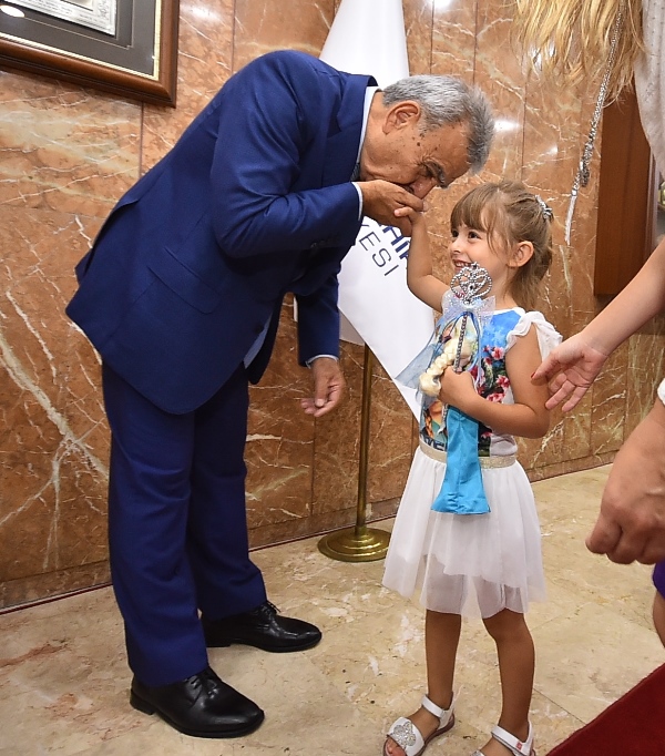 Başkan Kocaoğlu personeliyle bayramlaştı