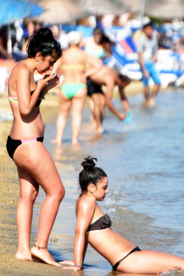 Bodrum plajları her şeye rağmen rengarenk